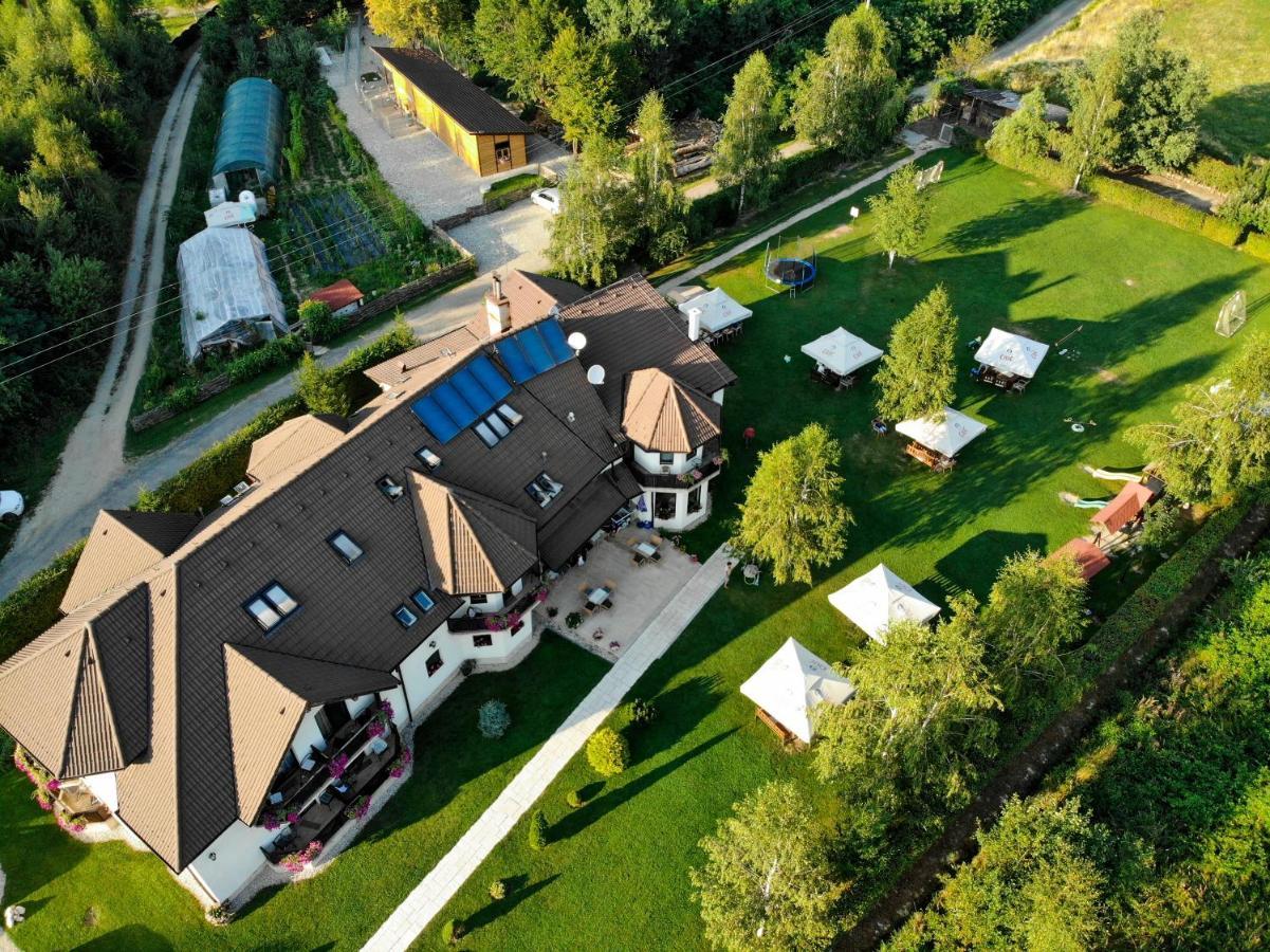 Natura Family Resort Avrig Eksteriør bilde