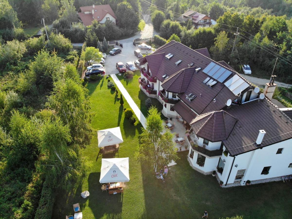 Natura Family Resort Avrig Eksteriør bilde