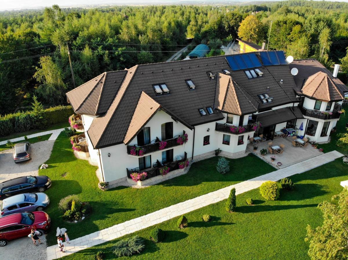 Natura Family Resort Avrig Eksteriør bilde