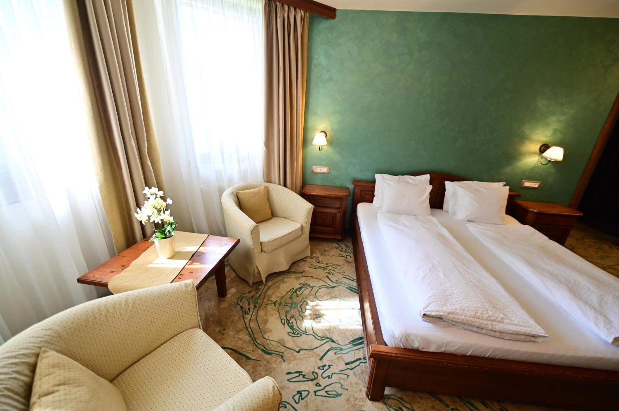 Natura Family Resort Avrig Eksteriør bilde