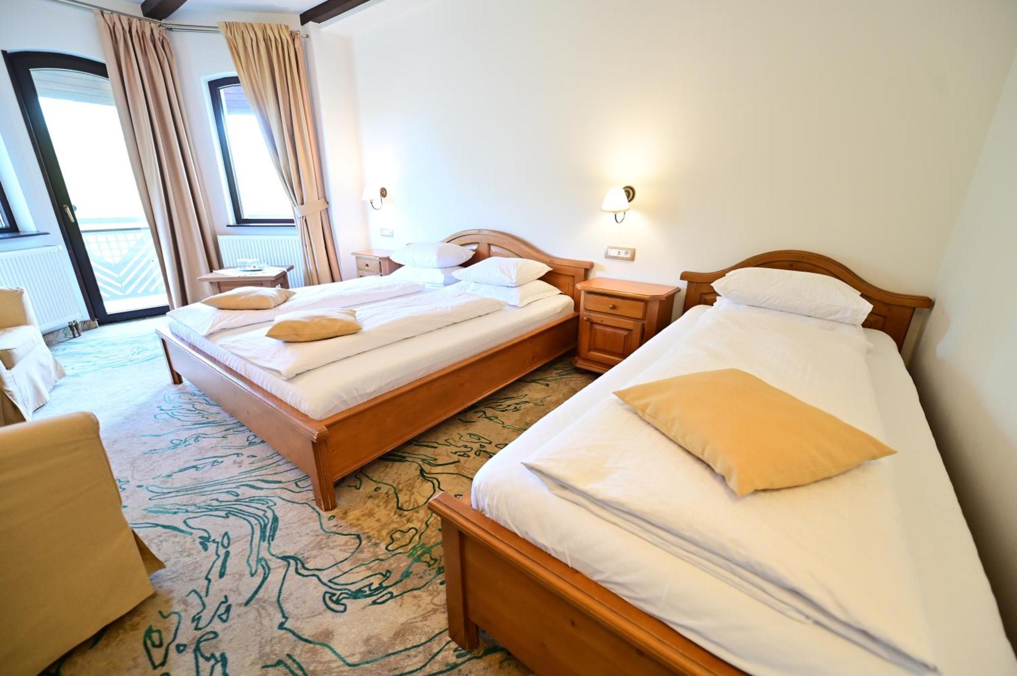 Natura Family Resort Avrig Eksteriør bilde