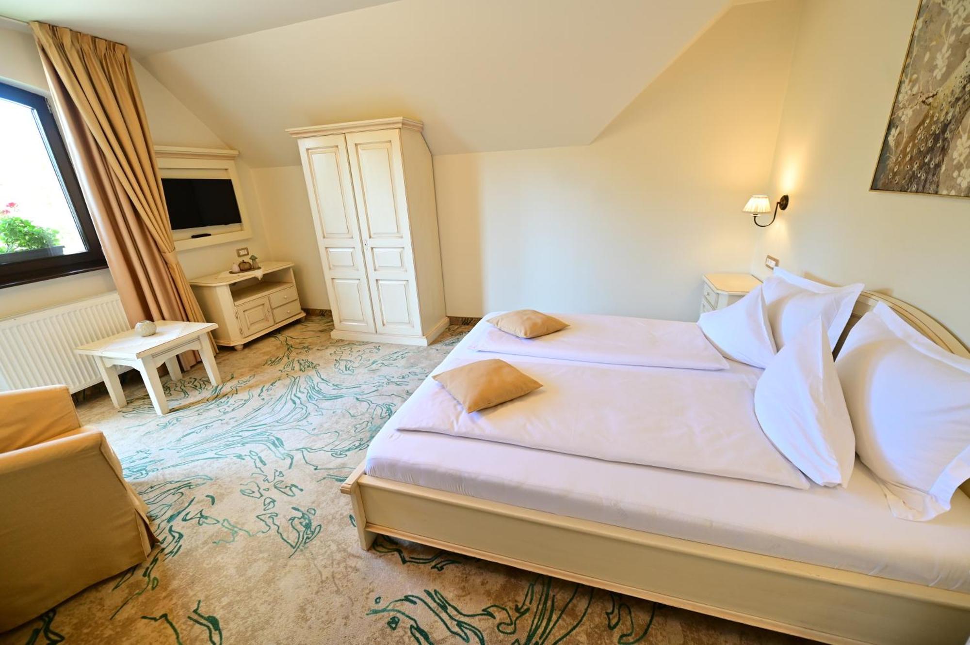 Natura Family Resort Avrig Eksteriør bilde